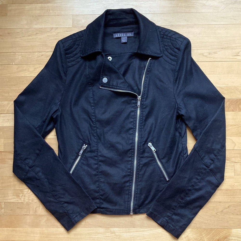 Women’s Level 99 black zippered jacket